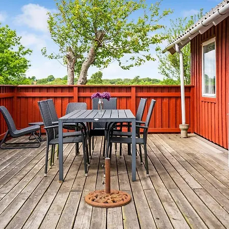 Feriehus 3 Værelses Dejlig Bolig I *